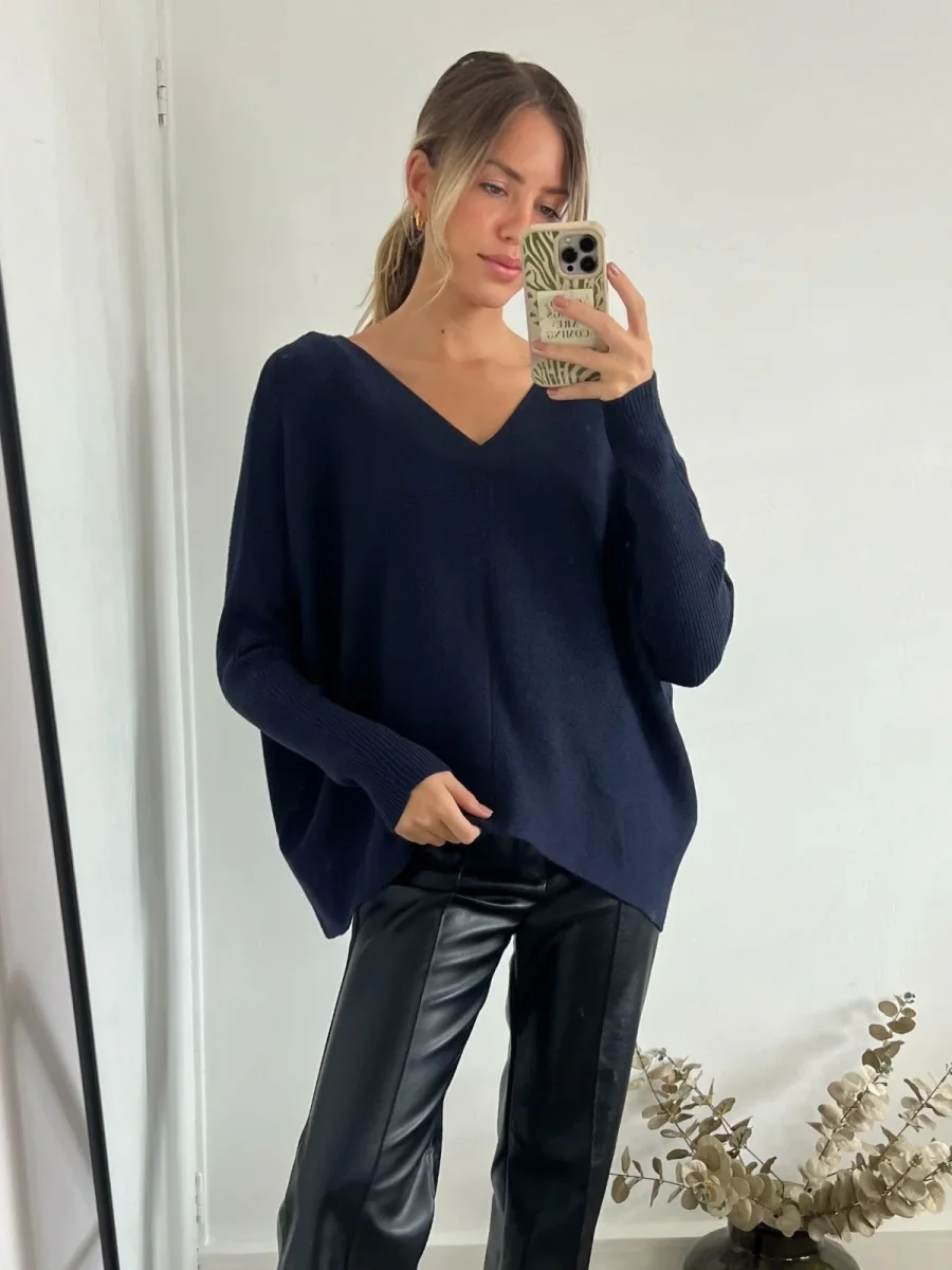 Ella Oversized knitted V Neck Jumper / Navy - Image 2
